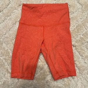 size 2 orange patterned lululemon bikers shorts